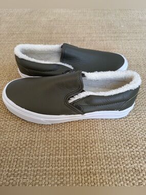 Vans Classic Slip On Shoes in Green Leather and Faux Fur Sherpa Lining, Size 9.5